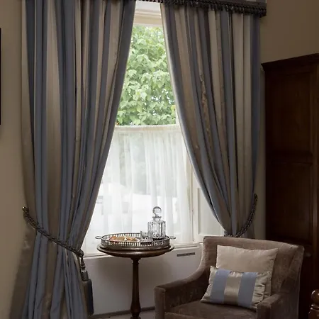 Raheen House Hotel 3*