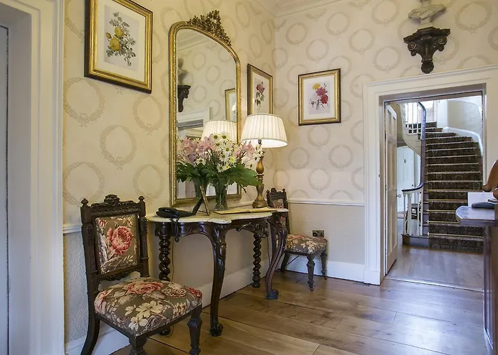 Raheen House 호텔 3*